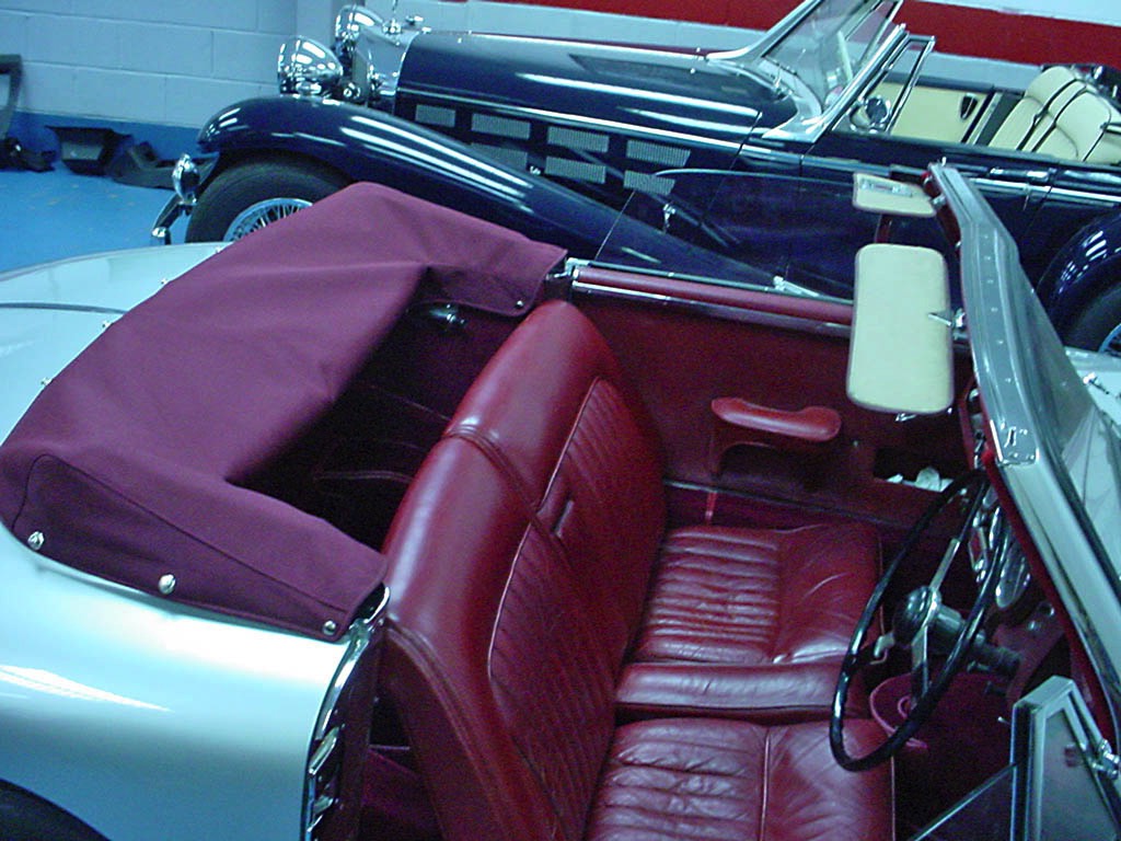 1 Aston Martin DB2 1953 Drophead - Tailor-made hood and carpets