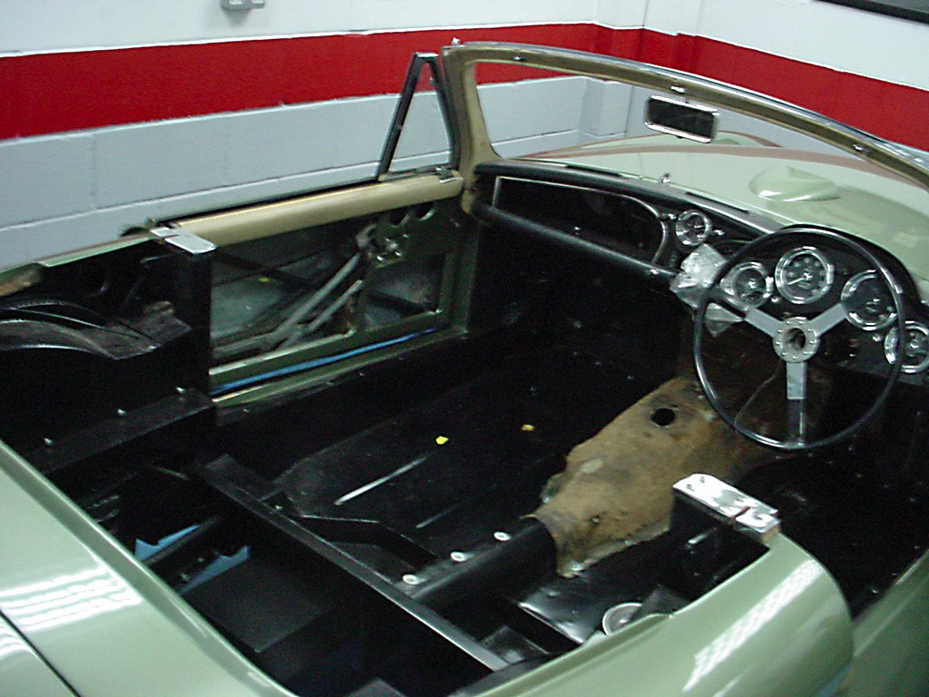 2-Aston-Martin-DB2-4-drophead