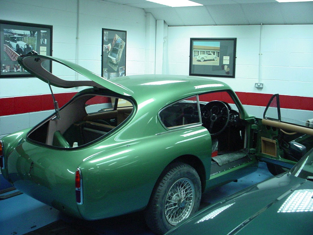 1-Aston-Martin-DB2-4-retrim