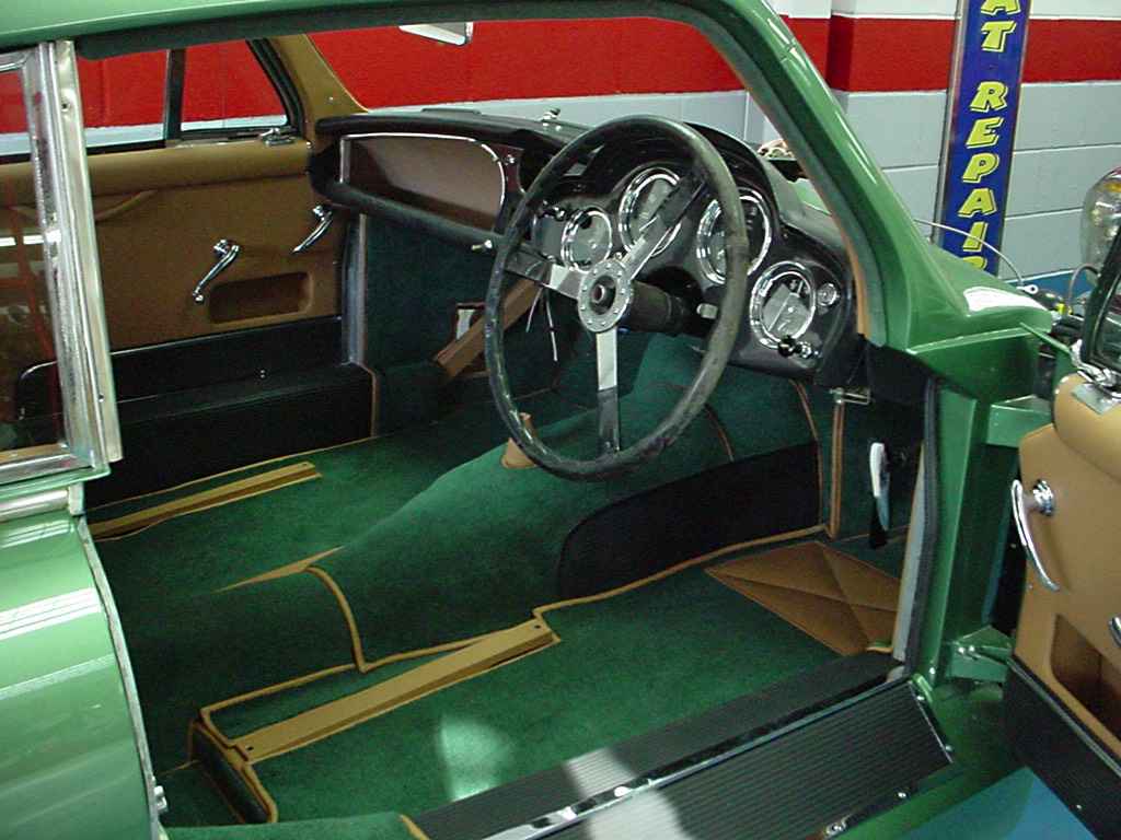 2-Aston-Martin-DB2-4-retrim