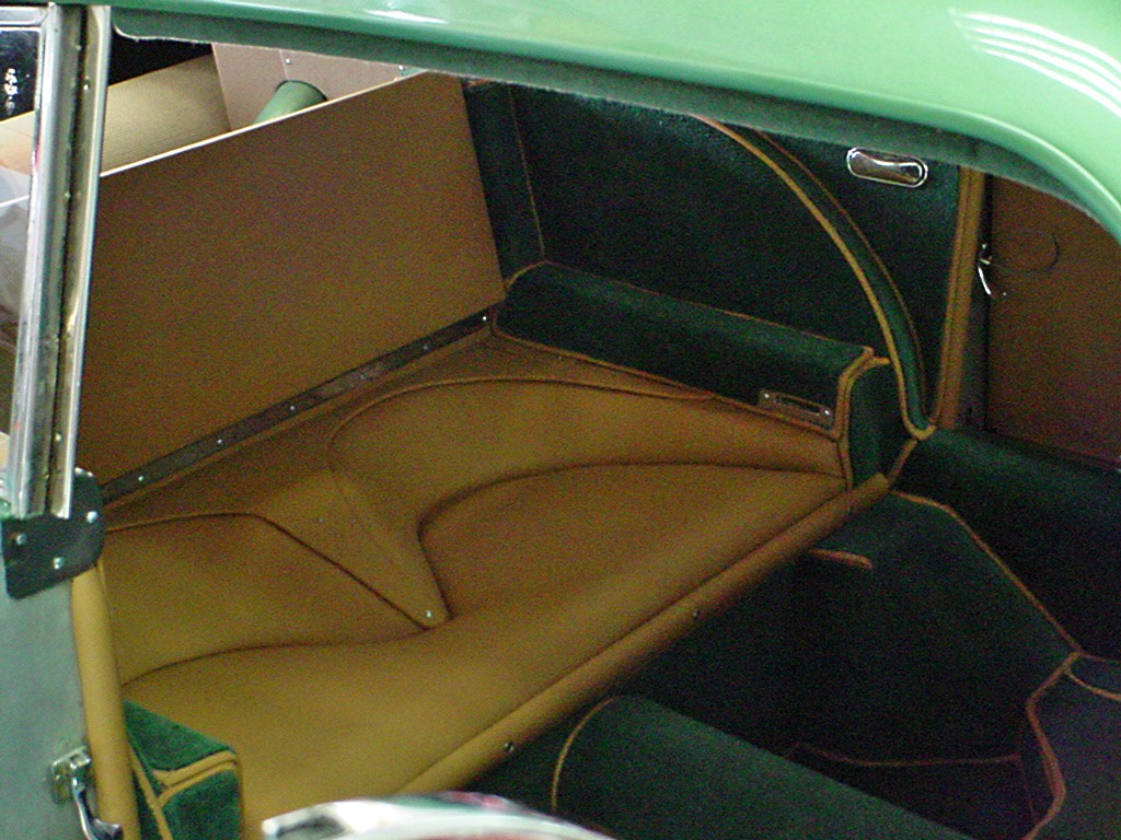 6-Aston-Martin-DB2-4-retrim