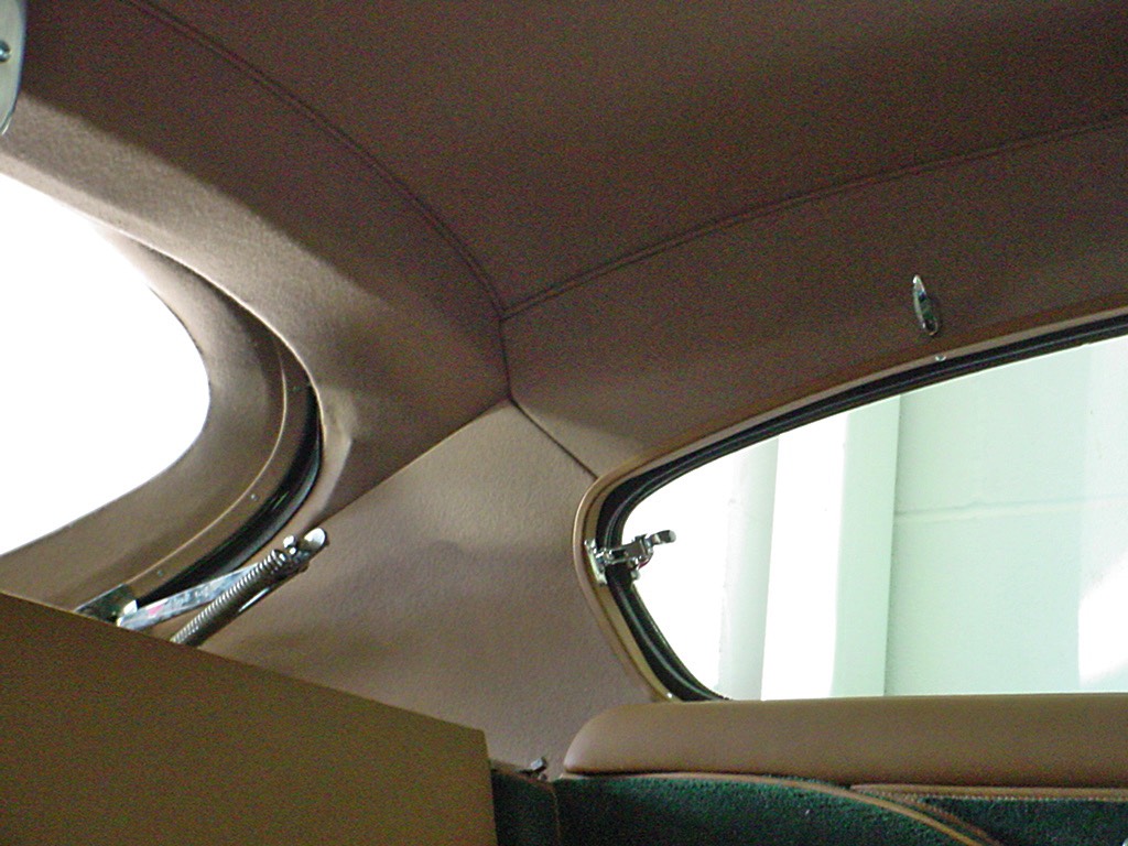 7-Aston-Martin-DB2-4-retrim