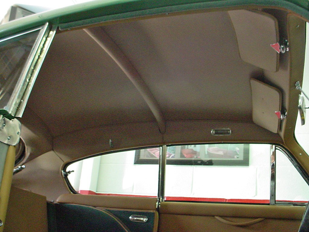 8-Aston-Martin-DB2-4-retrim