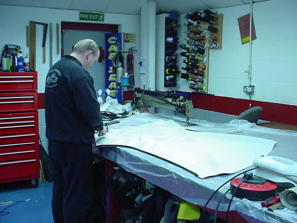 1-Aston-Martin-DB9-hood