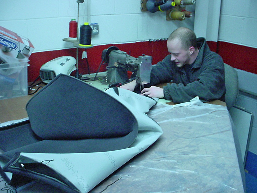 2-Aston-Martin-DB9-hood