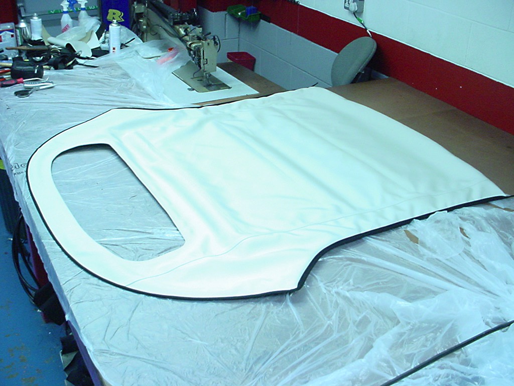 4-Aston-Martin-DB9-hood