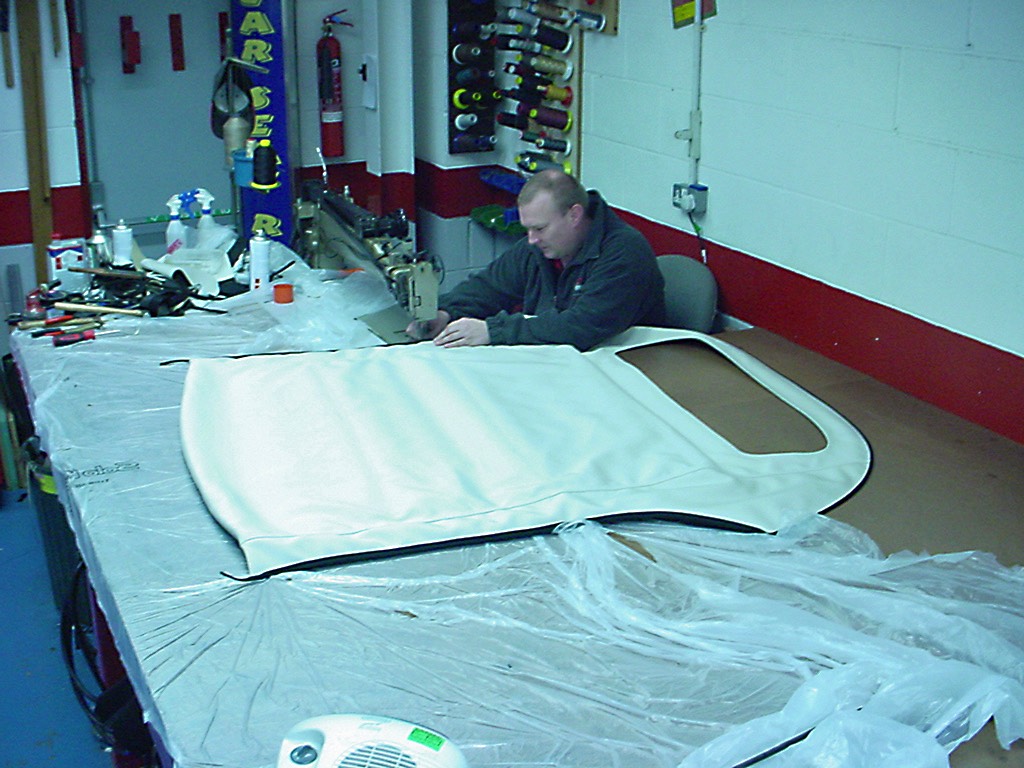 3-Aston-Martin-DB9-hood