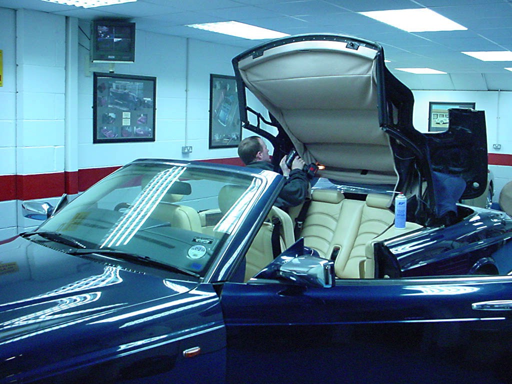 1-Bentley_Headlining_front_seats