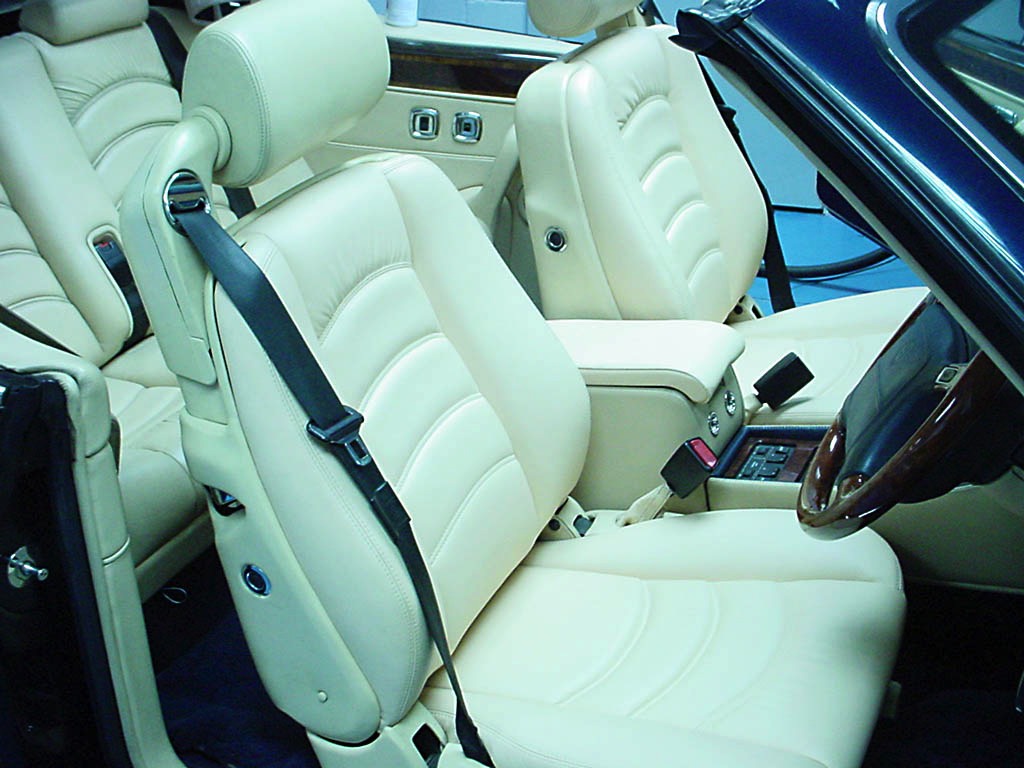2-Bentley_Headlining_front_seats