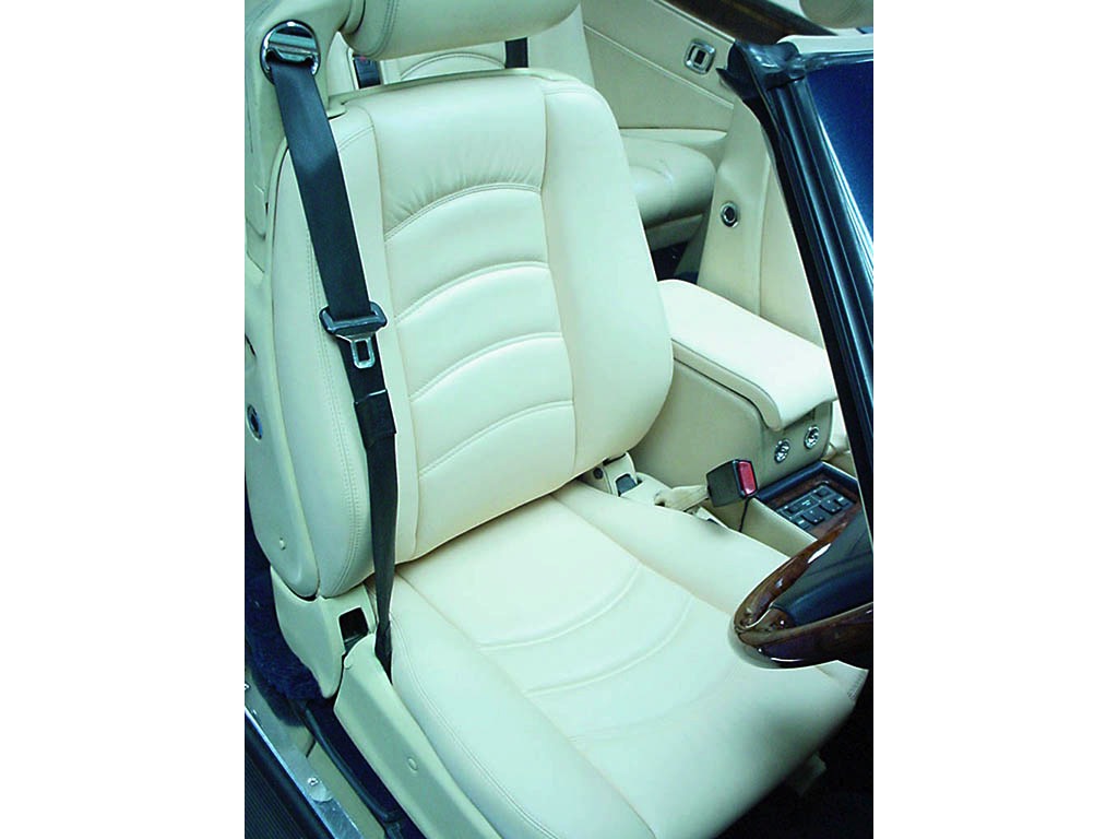 3-Bentley_Headlining_front_seats