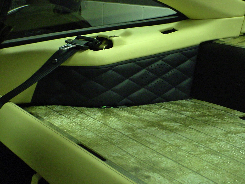 4-Ferrari-550-new-quilted-parcel-shelf-slider-shelf-slider