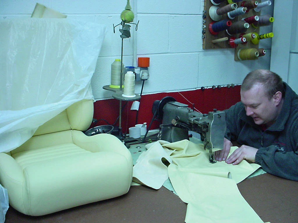 8-Ferrari 355 Spider - Full leatherwork