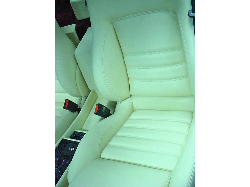 22-Ferrari 355 Spider - Full leatherwork