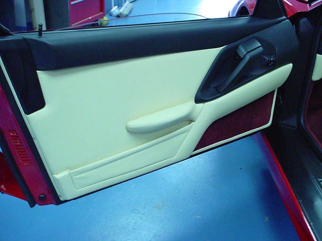 23-Ferrari 355 Spider - Full leatherwork