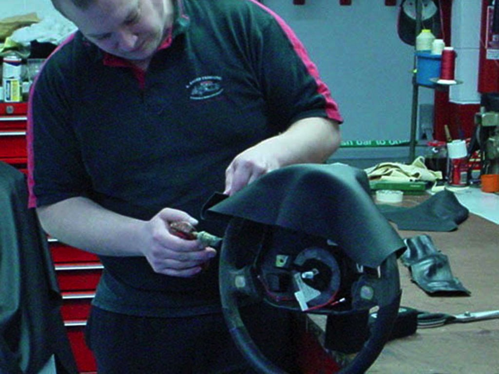 25-Ferrari 355 Spider - Full leatherwork