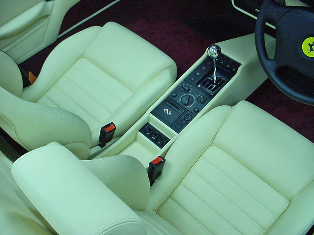 30-Ferrari 355 Spider - Full leatherwork