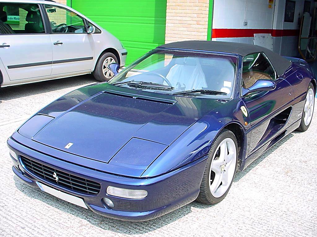 Ferrari_355_hood_1
