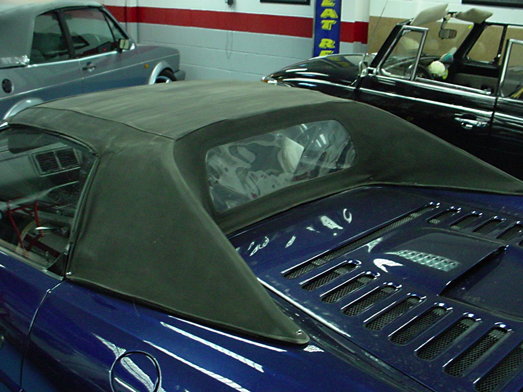 Ferrari_355_hood_2