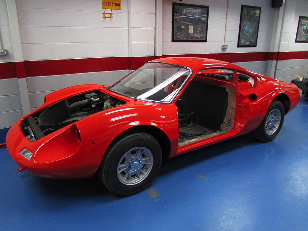 1-Ferrari-Dino-Headlining