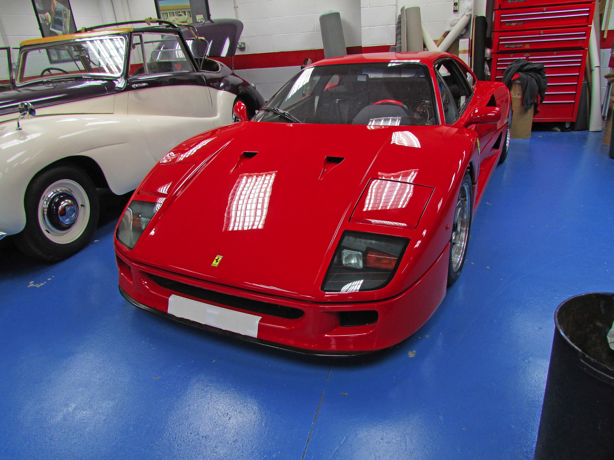 1-Ferrari-F40-Headlining