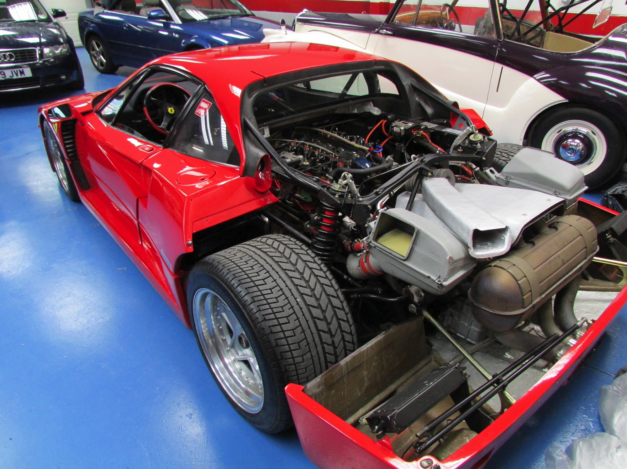 15-Ferrari-F40-Headlining