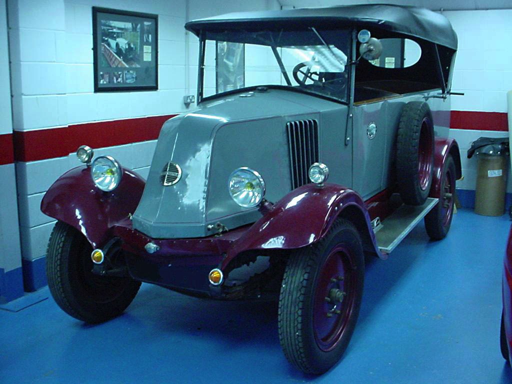 0-1920s_Renault_Hood