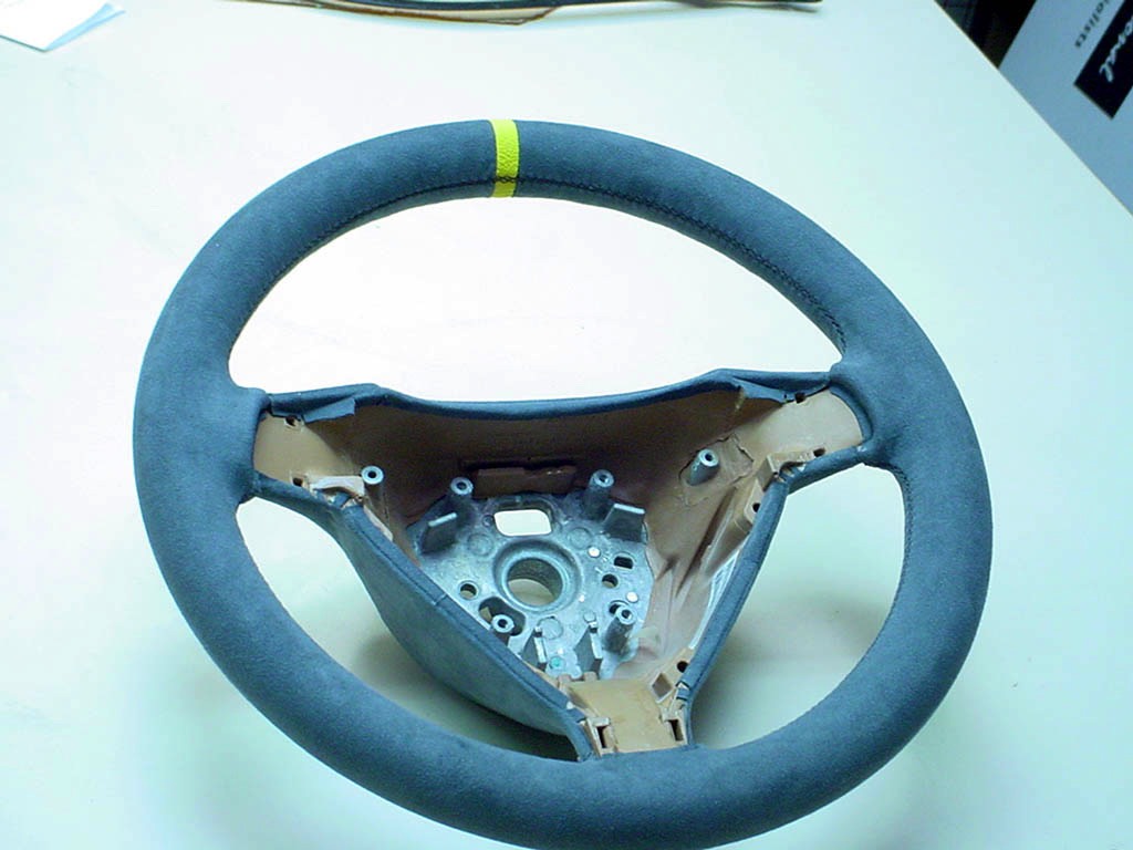 Porsche_steering_wheel_Alcantara_recover_1