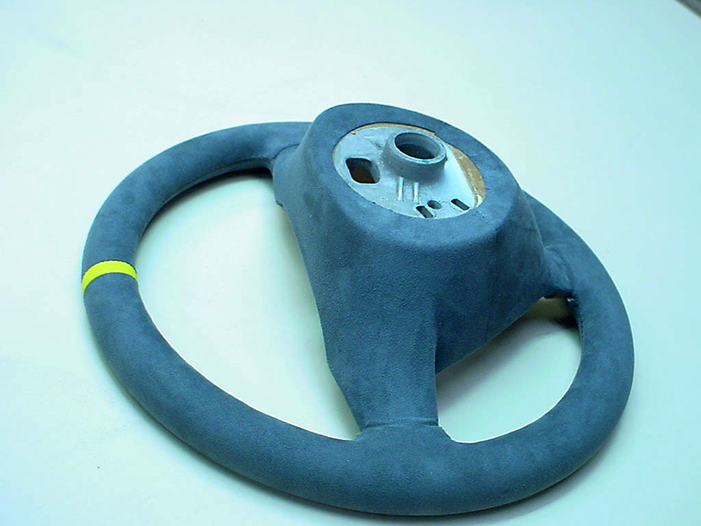 Porsche_steering_wheel_Alcantara_recover_2