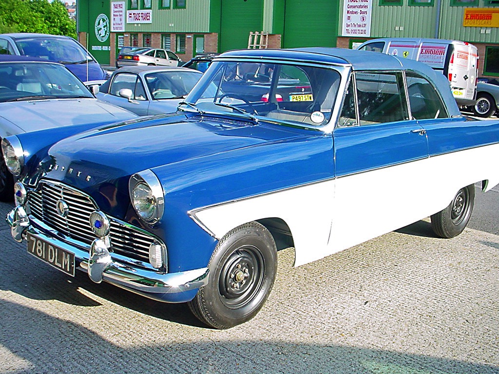 3-Ford-Zephyr-Hood