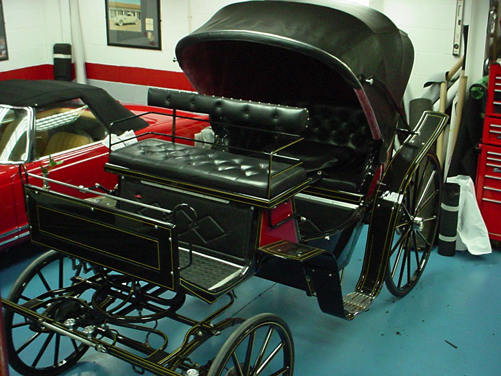 1-Horse-drawn-carriage