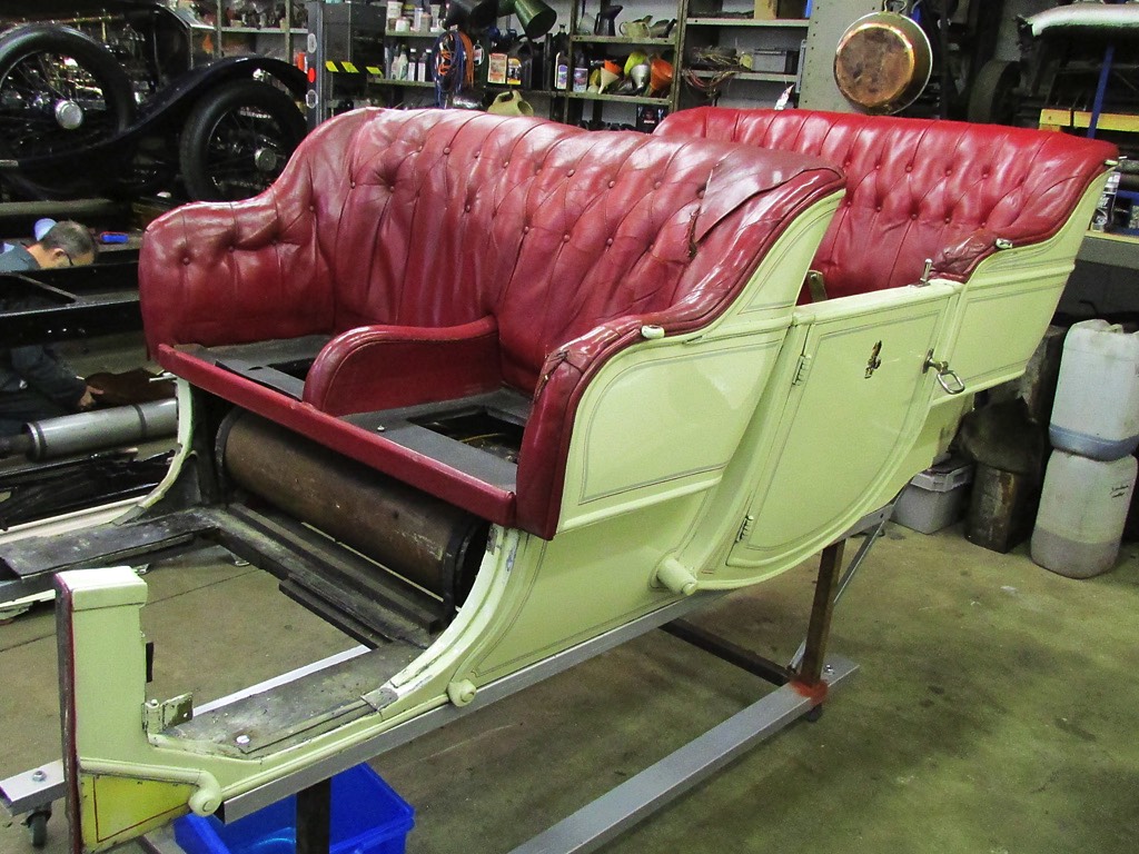5-rolls-royce-before-and-strip-out-slider