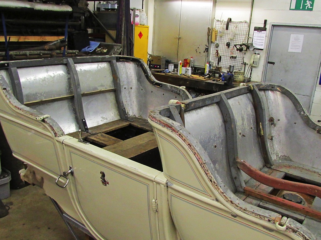11-rolls-royce-before-and-strip-out-slider